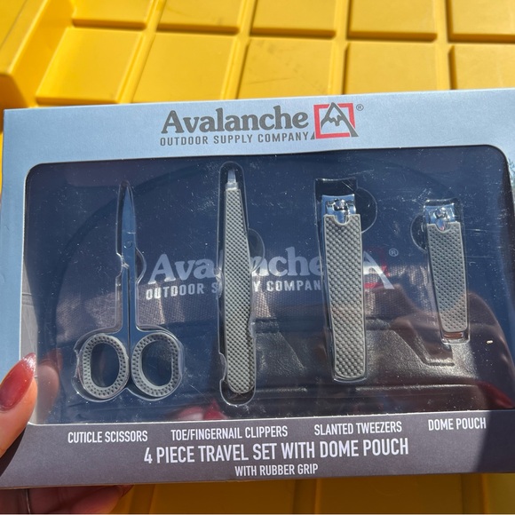 Avalanche 4 Piece Travel Set with Dome Pouch (Grey colorway) - Picture 1 of 2